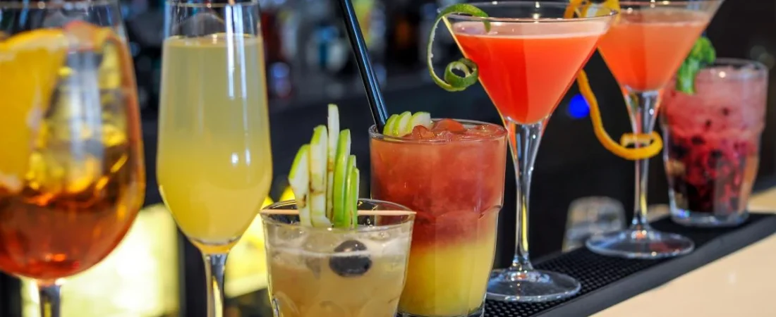 10 Drinks Clássicos para Fazer em Casa e Arrasar no Seu Happy Hour
